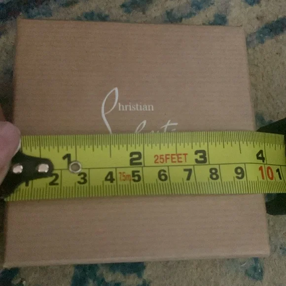 Empty Louboutin bracelet box - Picture 3 of 3